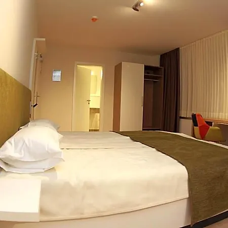 Hotel-restaurant Entrada 3* בילפלד