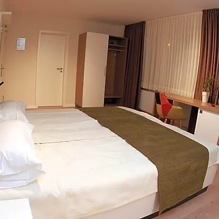 מלון Hotel-restaurant Entrada בילפלד