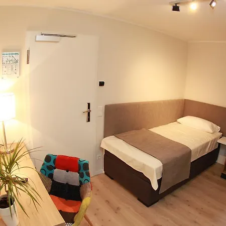 فندق Hotel-restaurant Entrada 3*